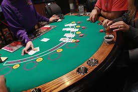 Tampilan permainan slot dan live dealer di idn togel